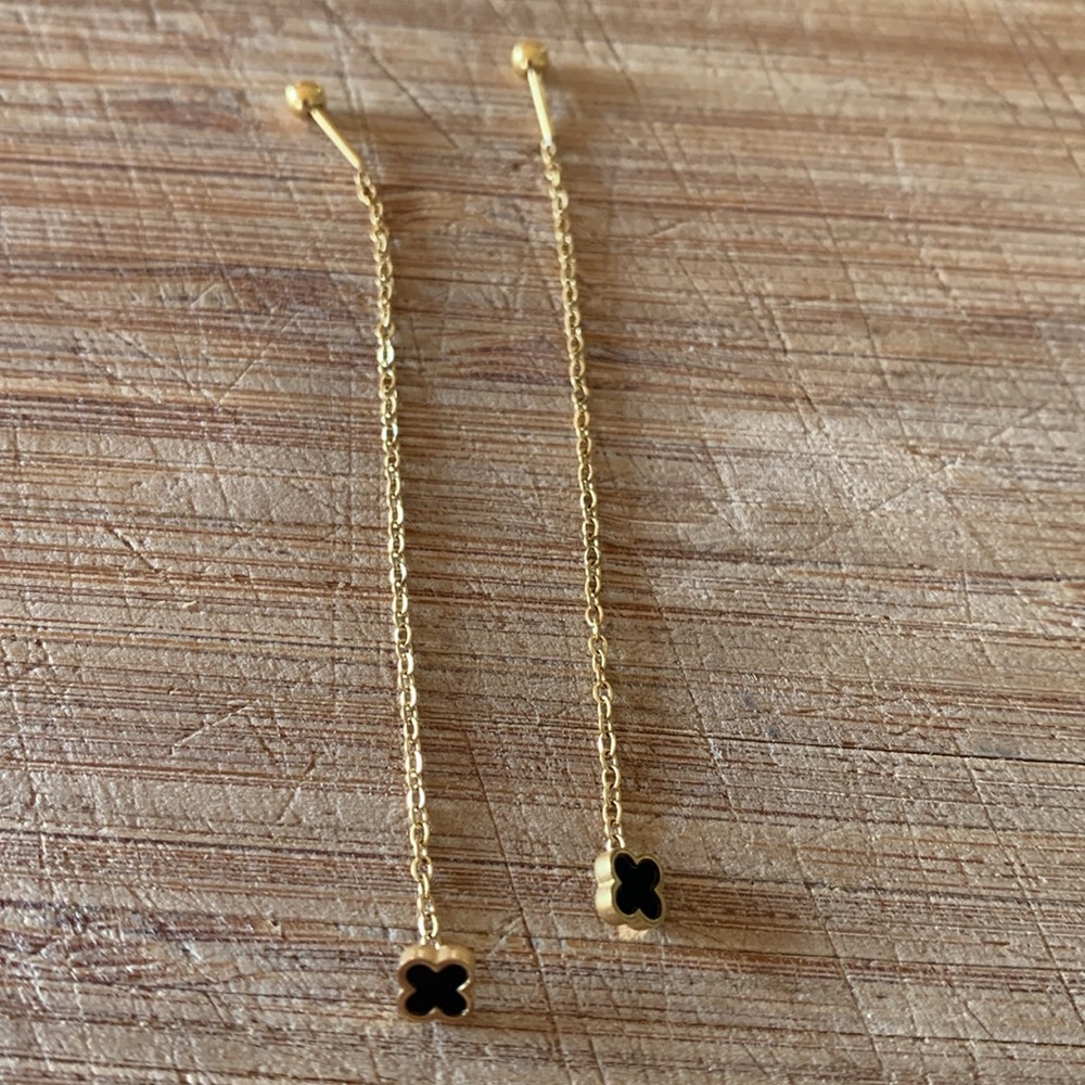 ✨Brand New ♣️ dainty earrings✨